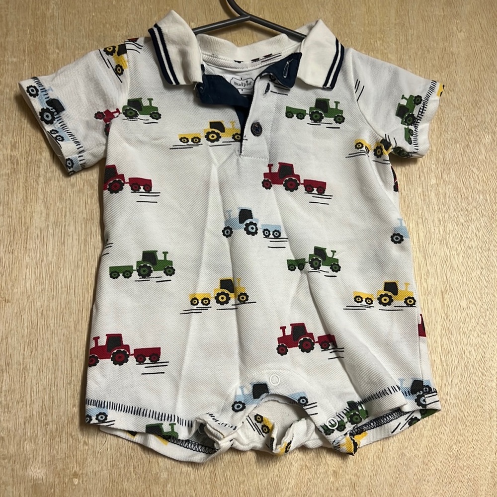 Mud Pie tractor onesie. Size 6-9M. Excellent used condition.